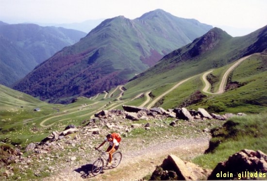 Les lacets au dessus du col de Pause